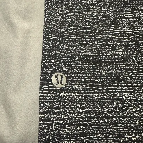 Lululemon  Gray Black and White Size 4 Cropped Leggings