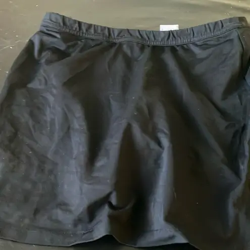 FINAL MARKDOWN Ladies tail skort medium Black