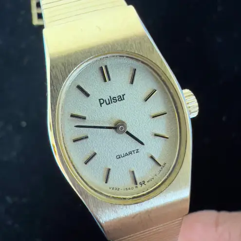 Pulse Golden Wrist Watch