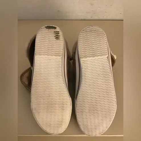 Ash women gold leather and faux fur low top sneakers US 5 .5 Euro 34