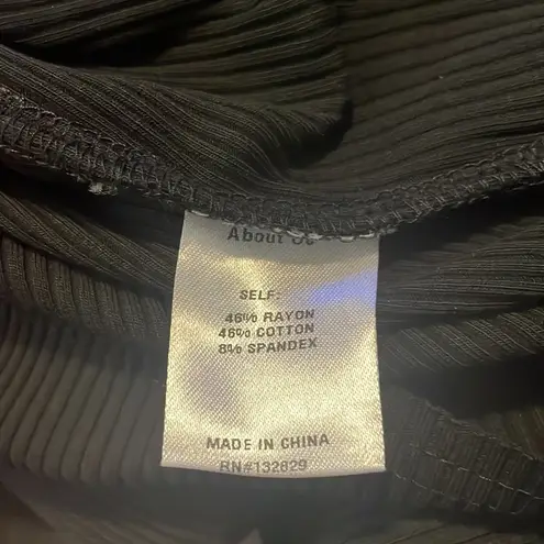 About Us / Superdown Shelby black ribbed Midi Dress