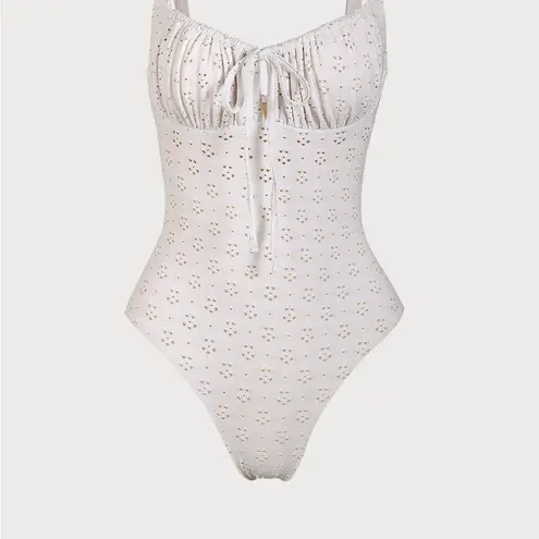 Berlook Floral Cutout One