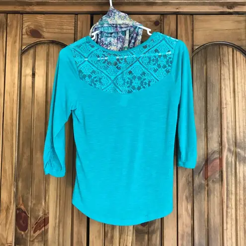 Neon Soul Juniors teal 3/4 sleeve top with a scarf size XS
