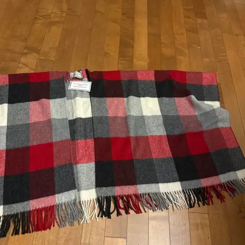 NWT 2010s Irish Lambswool Tartan Cape Scarf Woollen Market Ireland Small