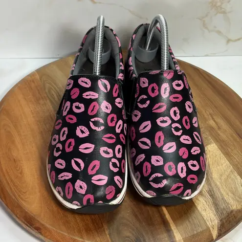 Alegria PG Lite Slip-On Shoes Pink Lips Print Black Leather EU 37 US 7.5 Nurse