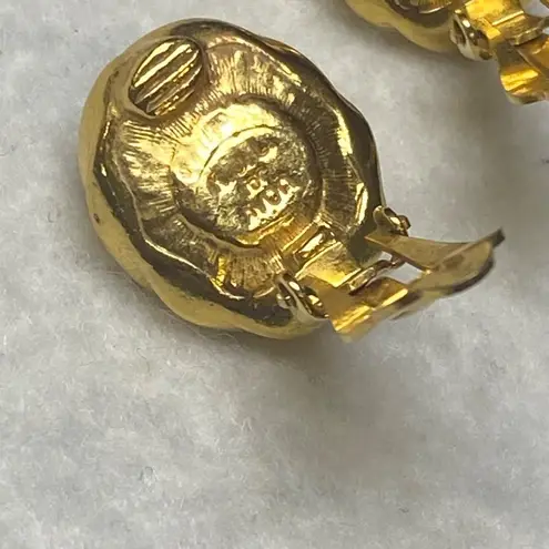 Edge KJL for Avon Vintage Earrings Clip on Gold Tone Black Cabochon Twisted