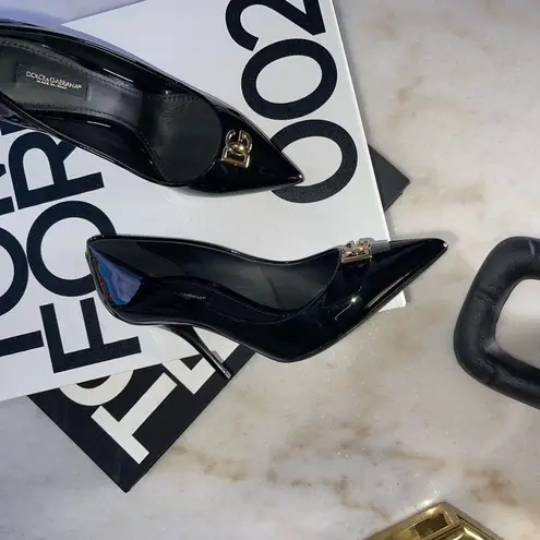 Dolce & Gabbana New DG Plaque Pointed Toe Pump in Black Patent Leather