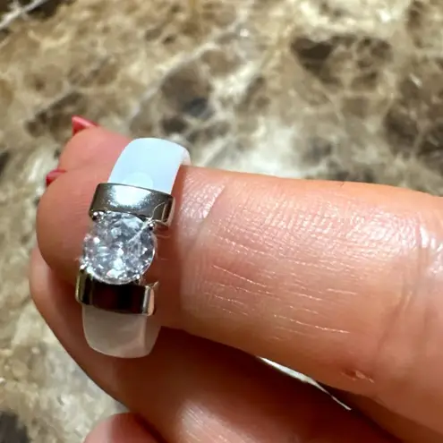 Boutique NEW Women’s 1Ct‎ Simulated Diamond Ceramic Ring White & Silver Size 7