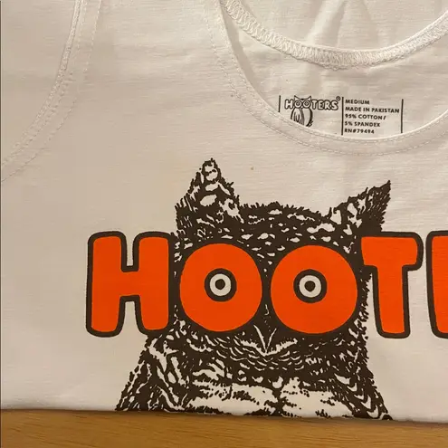 Hooters B46-1 New Girl Uniform Tank from Clearwater Florida size Medium w/Flaw
