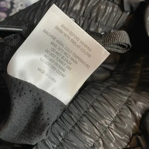 Zyia Active Black Leopard Print Bomber Workout Training Shorts womens L new nwt