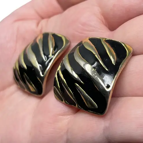 Vintage Unsigned Gold Tone & Black Clip On Earrings Statement Zebra Animal Print