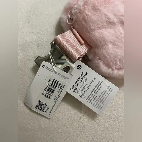Lululemon  NWT Everywhere Belt Bag Plush Fleece Strawberry Milkshake Pink 1L - Image 8