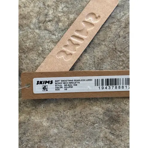 SKIMS Soft Smoothing Seamless Lurex Bralette Eclipse
Size XS