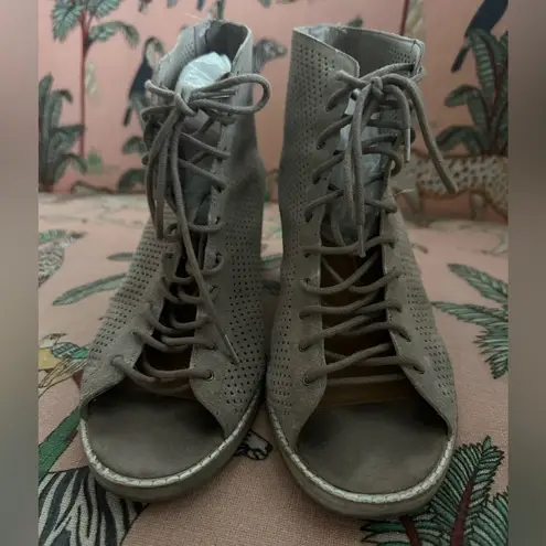 Dolce Vita Neutral Lace Up Open Peep Toe Trendy Ankle Booties Bohemian Heels 9M Tan Size 9