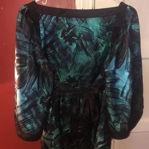 Apostrophe  𝅺Brand Green & Black Tropic Palm Print Top w/ Tie-Back