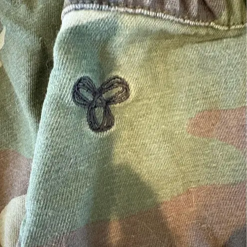 TNA camp print jogger pants Green Size XS
