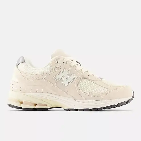 New Balance Womens  2002R Calm taupe with angora and silver metalic - Image 2