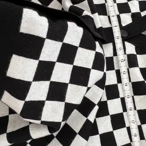 Only  Checkered in black +white,size small