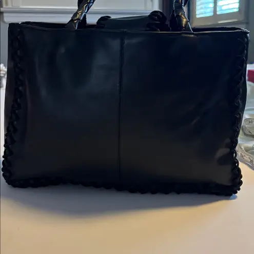 Laura Ashley BRAND BLACK LEATHER HAND BAG SNAP CLOSURE MIDDLE ZIP POCKET