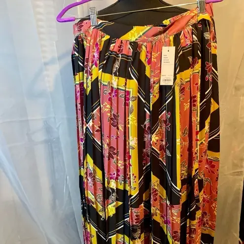 Apt. 9 NWT  Printed Set with an Accordion Pleated skirt