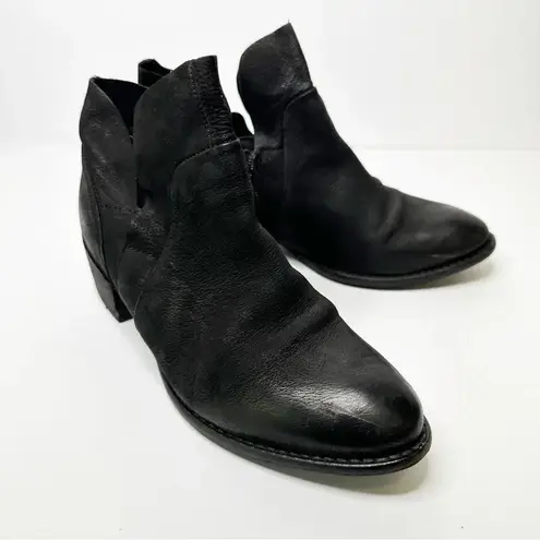 Seychelles Womens Size 5 Black Suede Deep V Side Booties Score