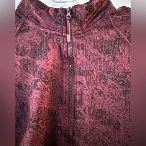 Spyder  Pullover Women's medium Camo Print 1/4 Zip Plum Black