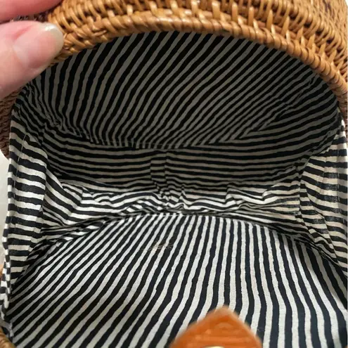 Round Woven Rattan Crossbody Bag Snap Closure Cloth Lined Handbag.