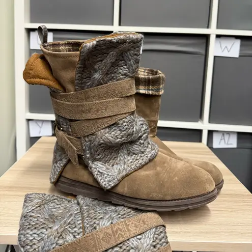 Muk Luk Cozy Tan and Gray Flannel Faux Suede Women's Boots Size 9