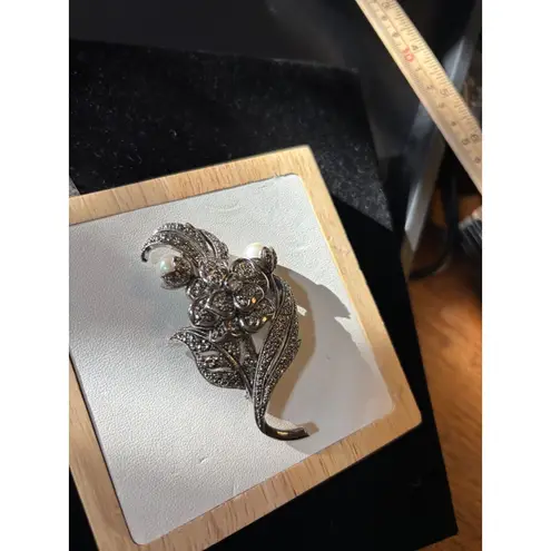 KJL by Avon signed Vintage Silver Tone Floral Brooch With Rhinestones & Faux Pea White