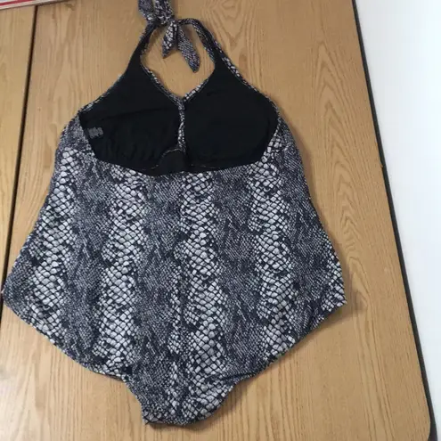 Catalina Bin 9 Womens Snake Print size 2X(18W-20W) 1 piece swimsuit