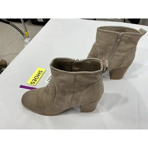 Quipid Womans Ankle Boots Tan 7 Side Zip Block Heel Almond Toe