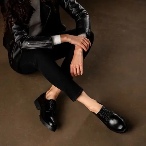 Thursday Renegade Shoes Womens 10 Black Leather Lug Oxford Derby Plain Toe