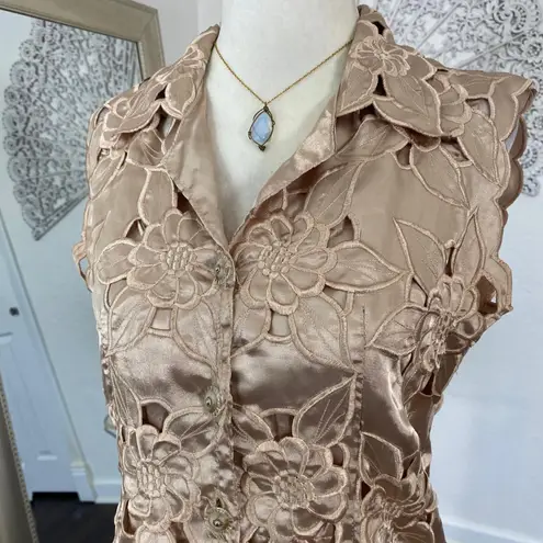 Early 2000ās Structured Ethereal Satin 3D Flower Floral Button Down Vest Top S Gold
