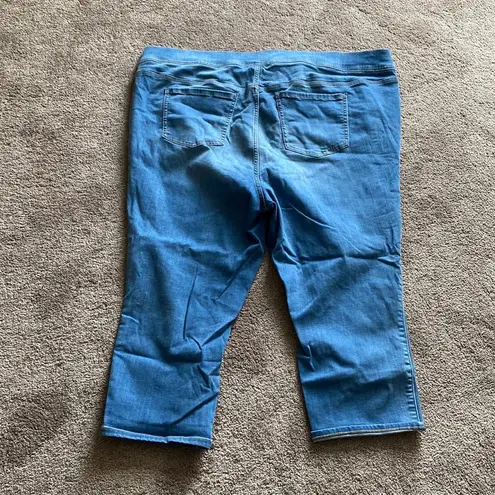 Torrid  Blue Supper Soft Crop Lean Jeans SIZE 4 - Image 3