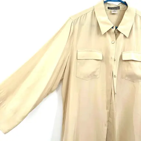 Tommy Bahama  size Large‎ 12/14 100% silk cream color button up blouse shirt top