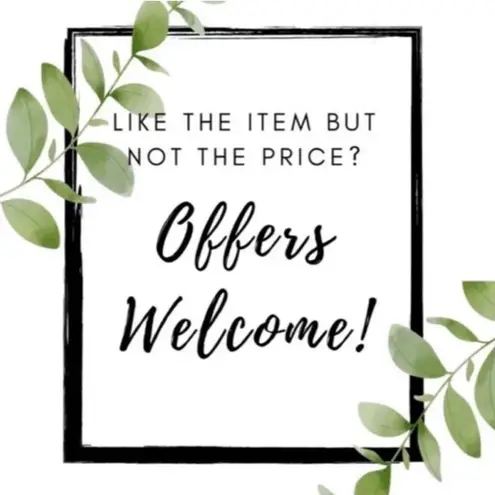 None Contemporary Curved Bar Silver Tone Necklace