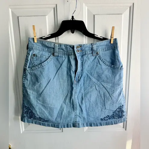 Gloria Vanderbilt Denim Women’s Skort Blue Embroidered. Size 12