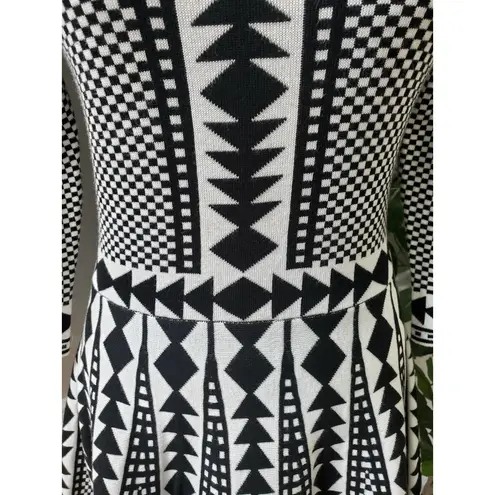 Nina Leonard  Black/White Rayon Round Neck Long Sleeve Knee Length SweaterDress M