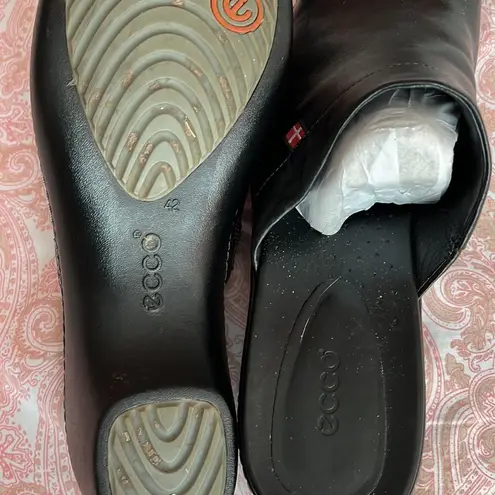 Ecco  black leather clogs. Sz 42