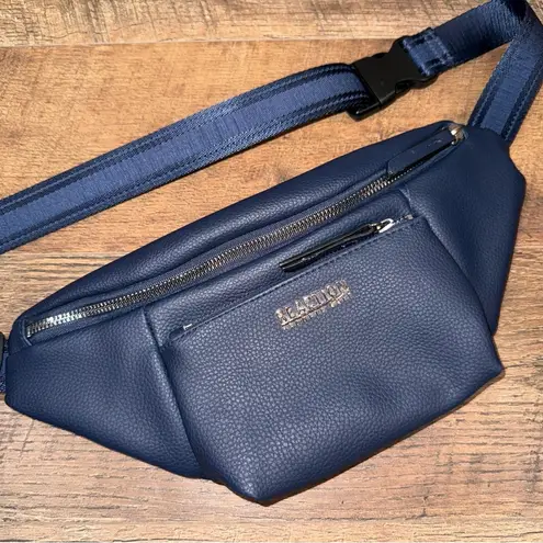 Kenneth Cole Reaction Navy Crossbody Bag Fanny Pack Waist Bag Blue