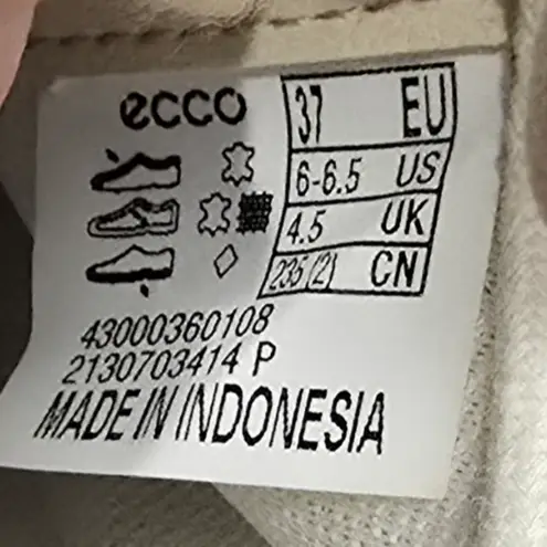 Ecco {6/6.5} Soft 7 LimestoneBlack Faux Snakeskin Look Sneaker