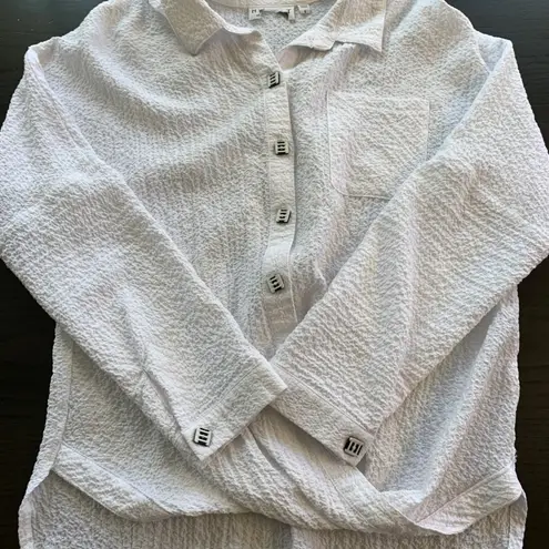 Habitat White Crinkle Button Down Top Blouse with Twist Front & Pocket - Size Small