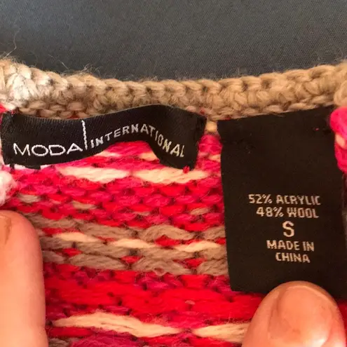 Moda International NWOT cropped sweater Pink