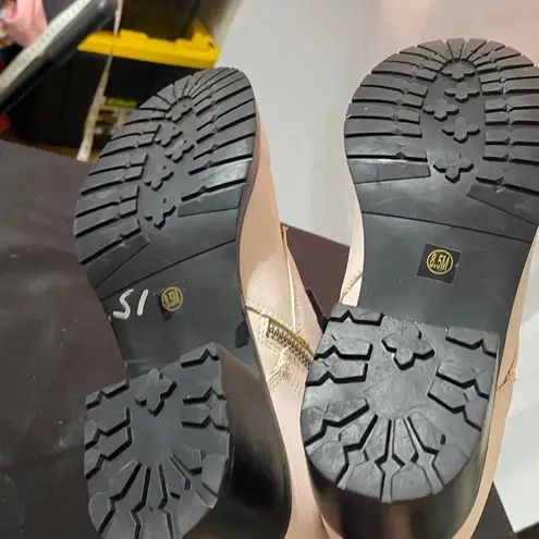 Coconuts by Matisse wo size 8.5 Cream HINT OF PINK HUE Lace-Up ZIP Ankle Boots