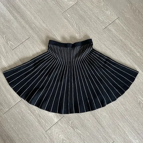 Carmen Marc Valvo Black Pleated Skirt Size S 12” Waist. Send Offer!