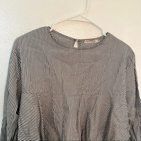 Heart Hips Cropped Loose Blouse Gray White Stripes Size M