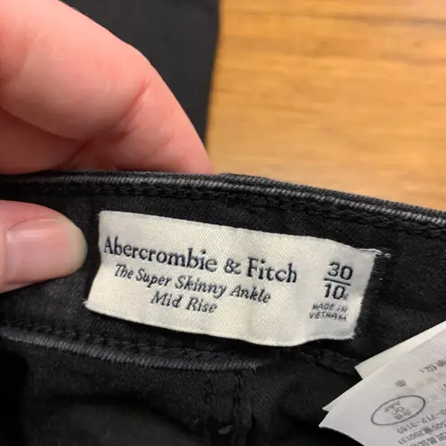 Abercrombie & Fitch  The Super Skinny Ankle Mid Rise Black Distressed Jeans 10