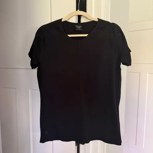 Athleta  seamless short sleeve workout shirt black top foothill tee