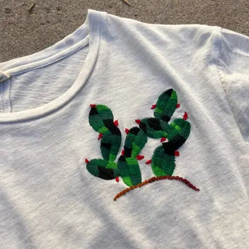 Tiny Soft Worn in Heathered Gray Embroidered Cactus Short Sleeve Tee Size Small Green