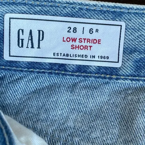 Gap NWT  Low Stride Cut-Off Jean Shorts / Size 28